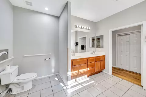 Bath - 3005 Minford St, Lancaster, CA 93536 photo 2 of 3