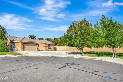 Exterior - 3005 Minford St, Lancaster, CA 93536 photo 3 of 8