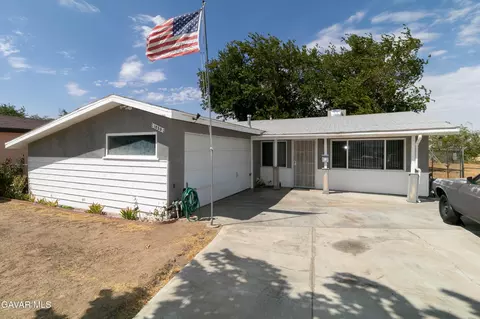 1055 Avenue P5 E, Palmdale, CA 93550