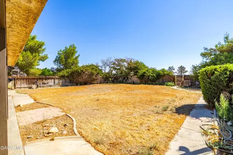 Exterior - 45050 43rd St E, Lancaster, CA 93535 photo 5 of 10