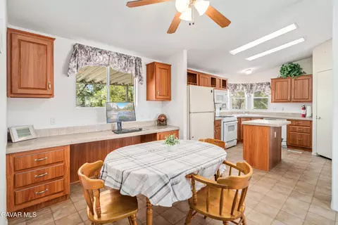 Dining - 45050 43rd St E, Lancaster, CA 93535 photo 4 of 4