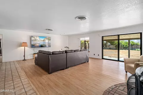 Living - 45050 43rd St E, Lancaster, CA 93535 photo 3 of 5