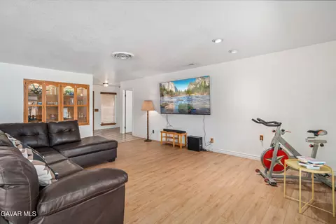 Living - 45050 43rd St E, Lancaster, CA 93535 photo 2 of 5