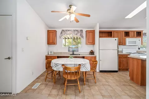 Dining - 45050 43rd St E, Lancaster, CA 93535 photo 3 of 4