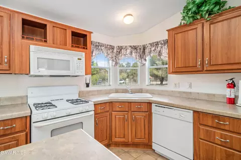 Kitchen - 45050 43rd St E, Lancaster, CA 93535 photo 5 of 5