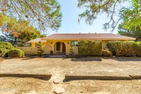 Exterior - 45050 43rd St E, Lancaster, CA 93535 photo 3 of 10