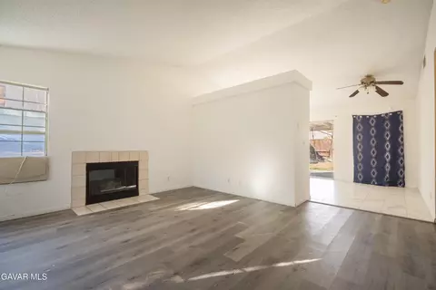 43823 Tranquility Ct, Lancaster, CA 93535 photo 2