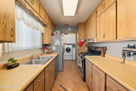 45461 3rd St E, Lancaster, CA 93535 photo 6