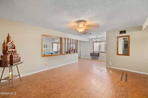 45461 3rd St E, Lancaster, CA 93535 photo 5