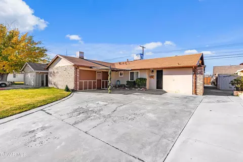 45461 3rd St E, Lancaster, CA 93535 photo 2