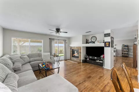 45448 Spahn Ln, Lancaster, CA 93535 photo 3