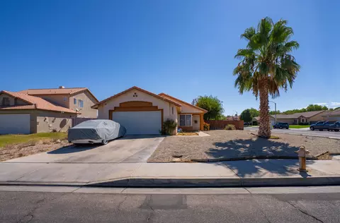 Exterior - 43804 5th St E, Lancaster, CA 93535 photo 5 of 6