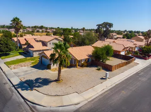 View/Area - 43804 5th St E, Lancaster, CA 93535 photo 5 of 10