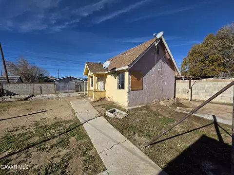 Exterior - 16133 I St, Mojave, CA 93501 photo 8 of 9