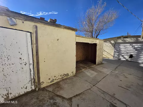 Exterior - 16133 I St, Mojave, CA 93501 photo 6 of 9