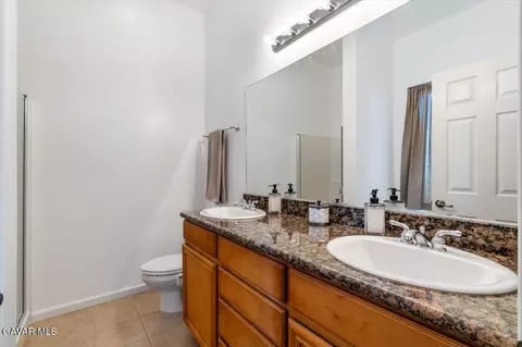 Bath - 26821 Stirrup Way, Tehachapi, CA 93561 photo 1 of 3