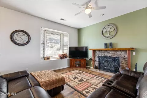 Living - 26821 Stirrup Way, Tehachapi, CA 93561 photo 1 of 2