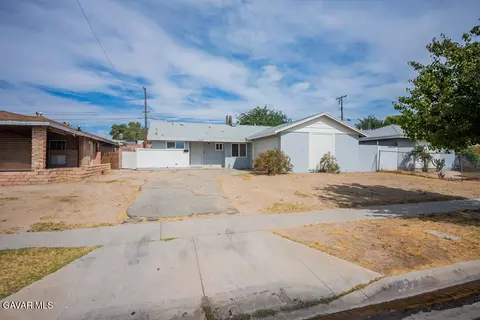 45462 3rd St E, Lancaster, CA 93535 photo 1