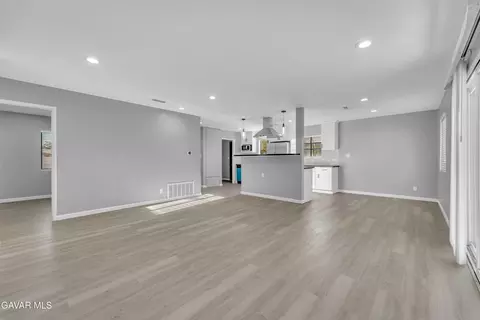 727 Ave H 8 W, Lancaster, CA 93534 photo 6