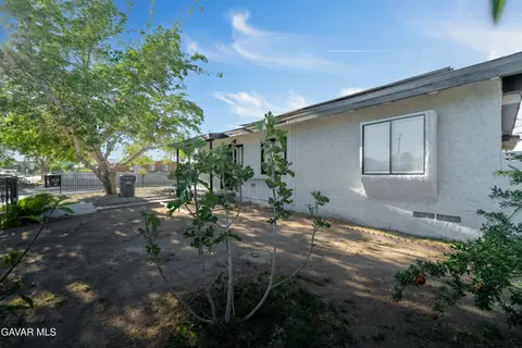 727 Ave H 8 W, Lancaster, CA 93534 photo 25