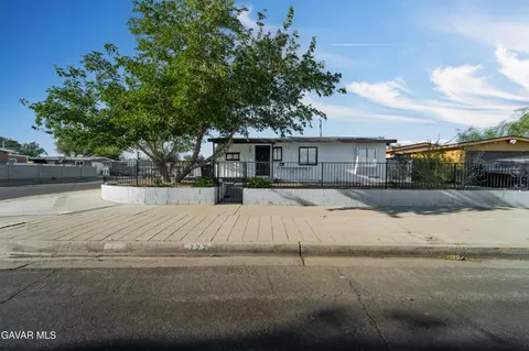 727 Ave H 8 W, Lancaster, CA 93534 photo 2