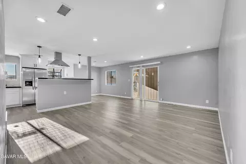 727 Ave H 8 W, Lancaster, CA 93534 photo 5