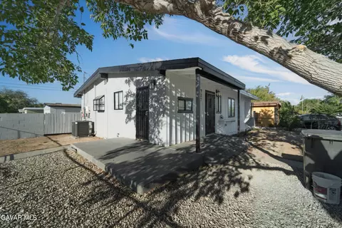 727 Ave H 8 W, Lancaster, CA 93534