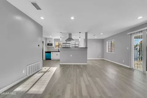 727 Ave H 8 W, Lancaster, CA 93534 photo 7