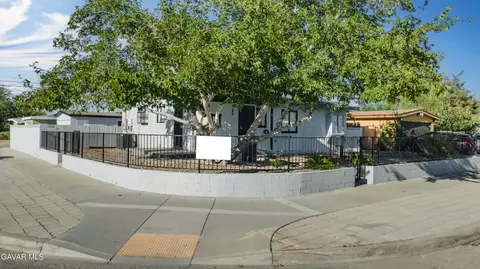 727 Ave H 8 W, Lancaster, CA 93534 photo 32