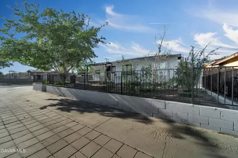 727 Ave H 8 W, Lancaster, CA 93534 photo 31