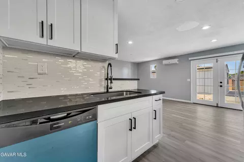 727 Ave H 8 W, Lancaster, CA 93534 photo 10