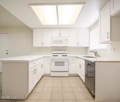 Kitchen - 832 Ave J 11 E, Lancaster, CA 93535 photo 1 of 2