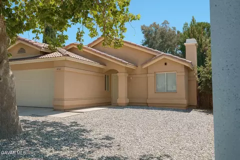 832 Ave J 11 E, Lancaster, CA 93535