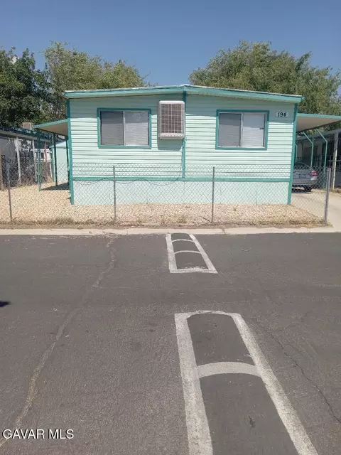 3300 15th St W #194, Rosamond, CA 93560