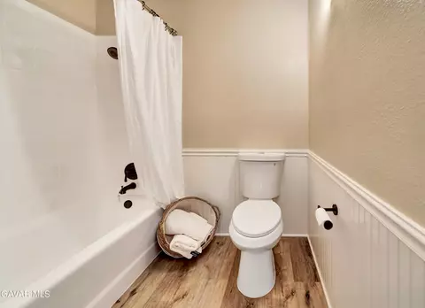 Bath - 2747 Wilson Ct, Lancaster, CA 93536 photo 2 of 6