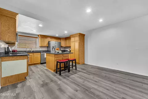 Kitchen - 822 Avenue J11 Ave E, Lancaster, CA 93535 photo 3 of 4