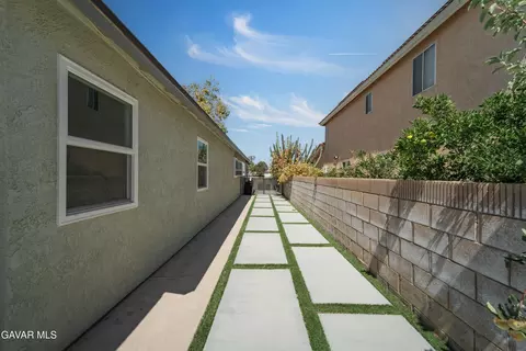 Exterior - 822 Avenue J11 Ave E, Lancaster, CA 93535 photo 8 of 10