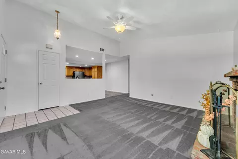 Living - 822 Avenue J11 Ave E, Lancaster, CA 93535 photo 2 of 3