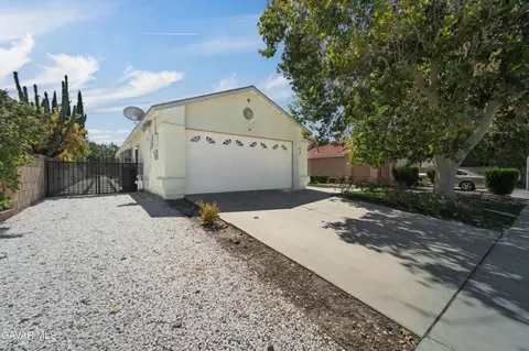 Exterior - 822 Avenue J11 Ave E, Lancaster, CA 93535 photo 5 of 10