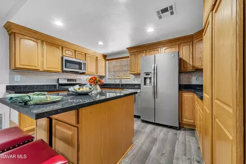 Kitchen - 822 Avenue J11 Ave E, Lancaster, CA 93535 photo 4 of 4