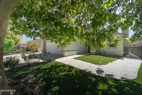 Exterior - 822 Avenue J11 Ave E, Lancaster, CA 93535 photo 4 of 10