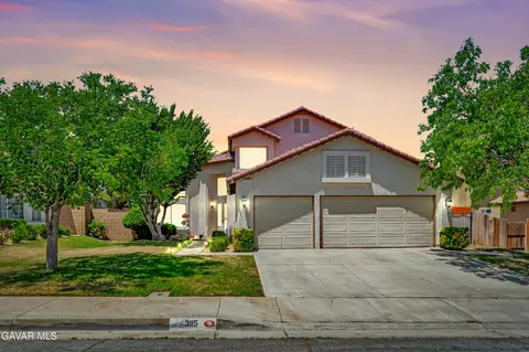 3115 Crowne Dr, Palmdale, CA 93551