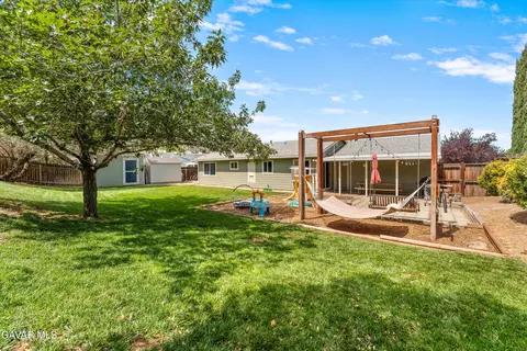 Exterior - 20410 Steeple Ct, Tehachapi, CA 93561 photo 6 of 7