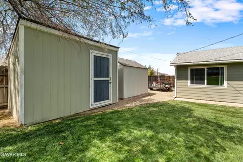 Exterior - 20410 Steeple Ct, Tehachapi, CA 93561 photo 7 of 7