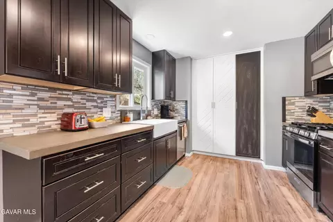 Kitchen - 20410 Steeple Ct, Tehachapi, CA 93561 photo 1 of 2