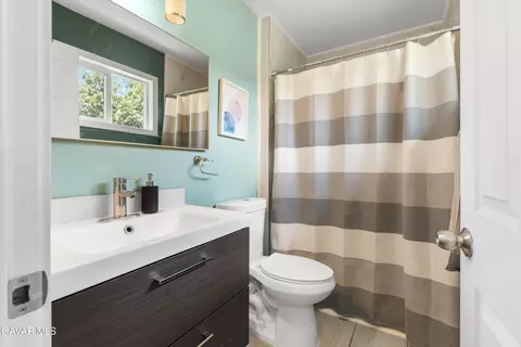 Bath - 20410 Steeple Ct, Tehachapi, CA 93561 photo 2 of 2