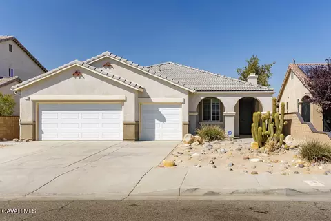 2319 Newgrove St E, Lancaster, CA 93535