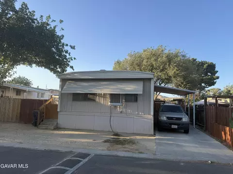 3300 15th St W #SPC 182, Rosamond, CA 93560