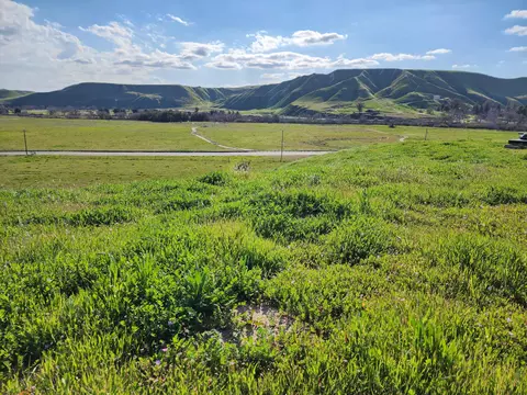 Round Mountain Road, Bakersfield, CA 93308