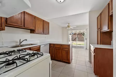 451 Lancaster Blvd E, Lancaster, CA 93535 photo 3